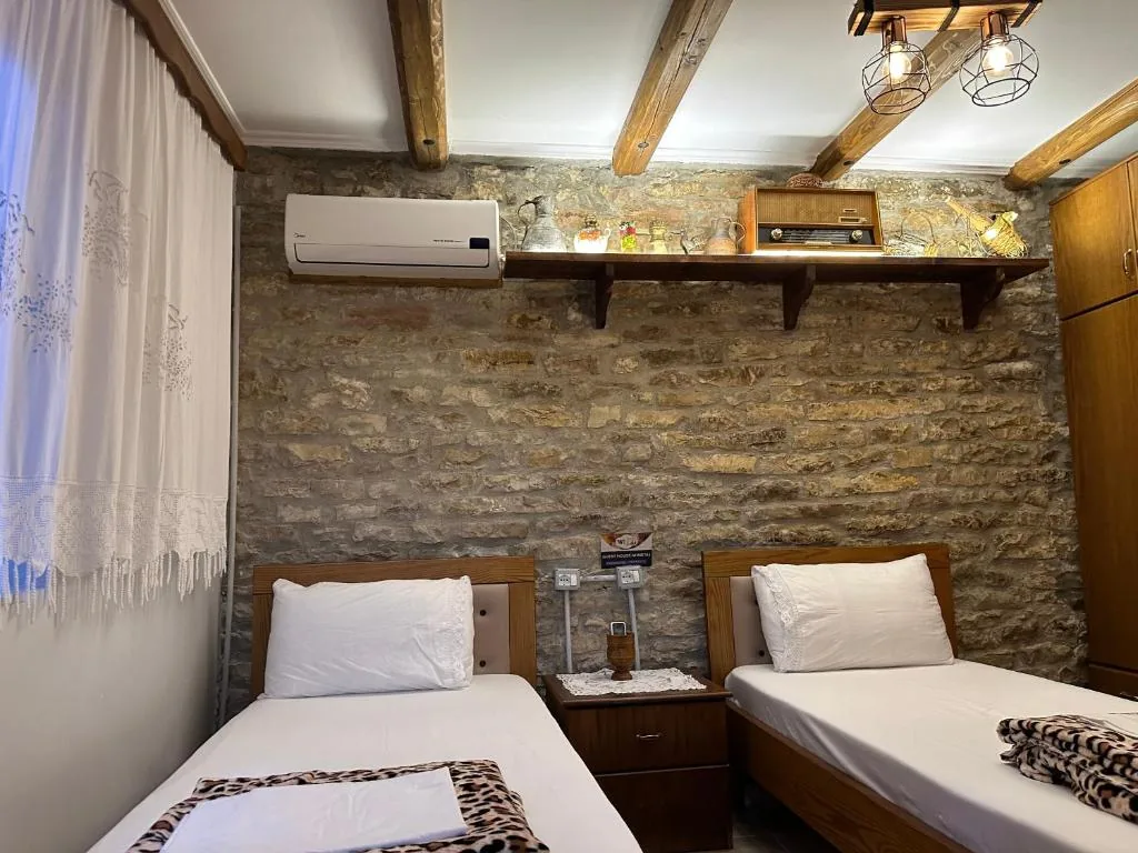 Twin Room with Private Bathroom — Ahmetaj Guest House